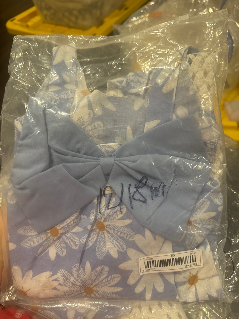 Blue daisy w hat